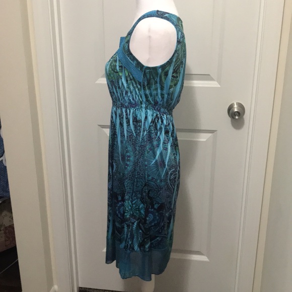 Apt.9 Navy Blue with different colors of Blue & Green. - Picture 2 of 4